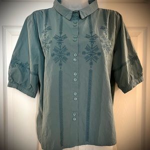 Embroidered button down top NWOT